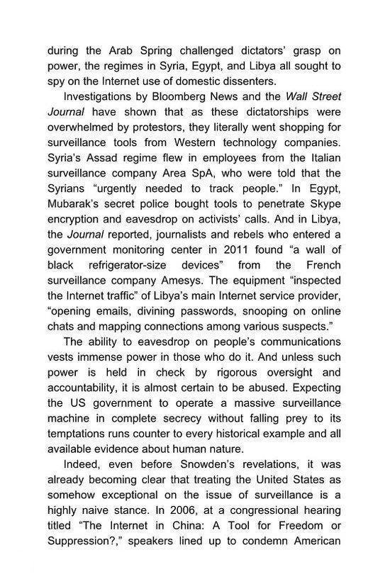 Le texte aborde le printemps arabe, le rôle de la surveillance et la manière dont Internet est utilisé pour le contrôle.