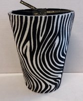 Victoria with Love - Zebra - Large - Luxe kaars met etherische geuren - Zebra print op echte koehuid - 400 branduren