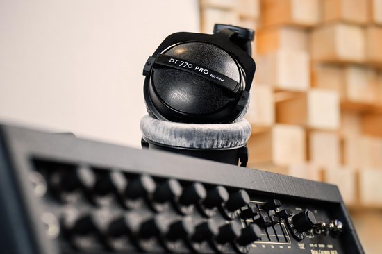 Beyerdynamic DT 770 Pro - 250 Ohm Studio Koptelefoon | bol