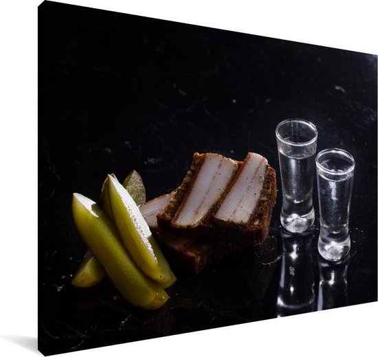 Canvas Schilderij Twee glaasjes Wodka op een zwarte achtergrond - 140x90 cm - Wanddecoratie - MuchoWow
