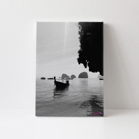 Boot | Zwart-Wit | Zee | Natuur | Stichting BY Amanda | Canvasdoek | Wanddecoratie | 60CM x 90CM | Schilderij