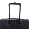 Poignée d'une valise noire avec barre rétractable.