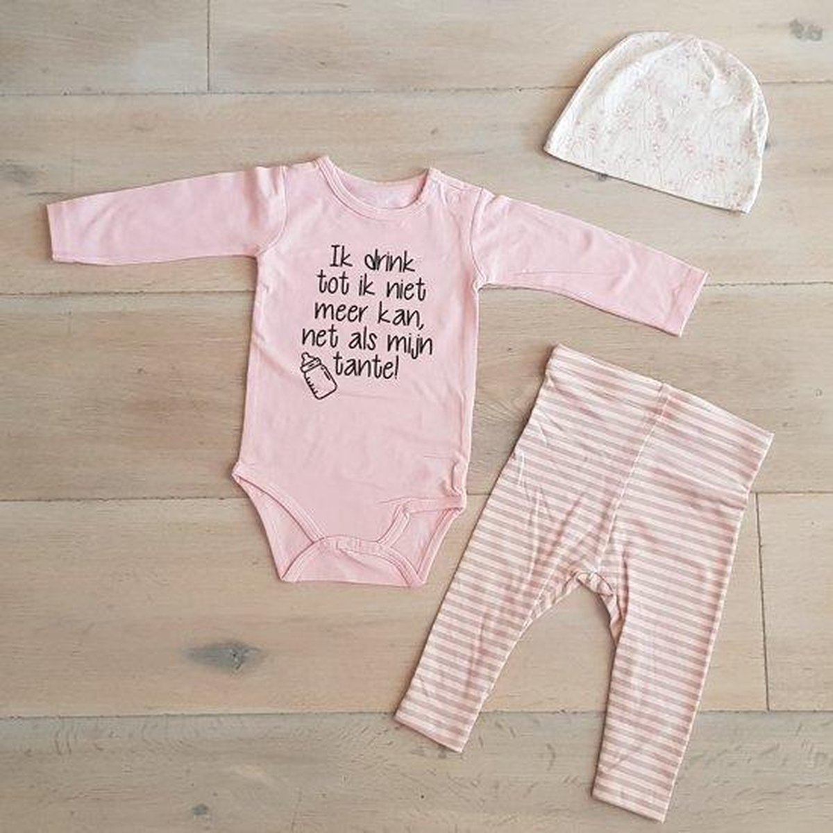 Goedkoopste Baby cadeau geboorte Meisjes Setje 3-delig newborn | maat 62-68 | roze mutsje beertje roze broekje streep en roze romper lange mouw met tekst zwart ik drink tot ik niet meer kan net als mijn tante flesje | Bodysuit | Huispakje | Kraamkado | Gift Set