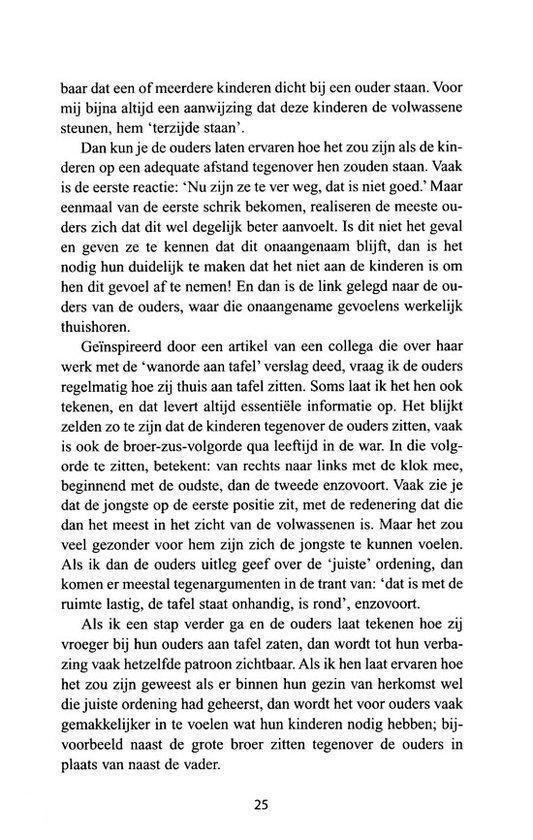 Tekstpagina met een boekpagina over familieopstellingen. De tekst bevat de titel 'Familieopstellingen met kinderen en jongeren'.