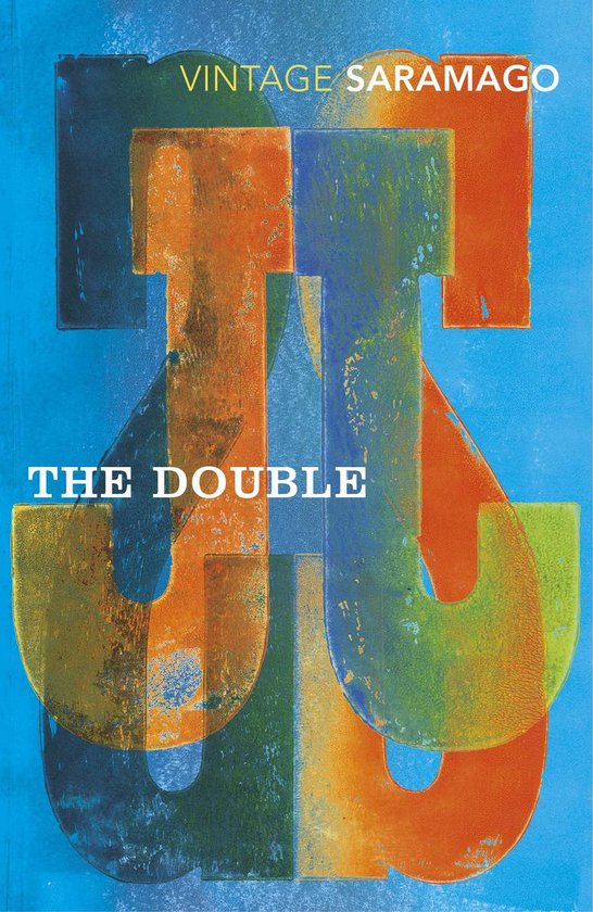 Boekcover 'The Double' door Vintage Saramago, met grote overlappende oranje, blauwe en groene letters op een helderblauwe achtergrond.
