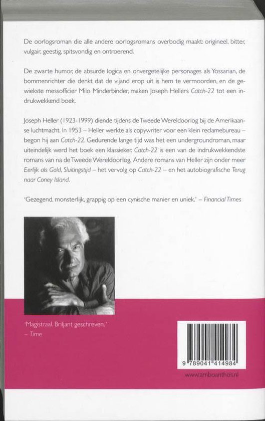 Achterkant van het boek 'Catch-22' met een zwart-witfoto van Joseph Heller en tekst over de auteur en het boek.