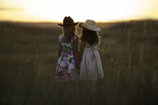 Annie et Francesca, les 2 petites orphelines