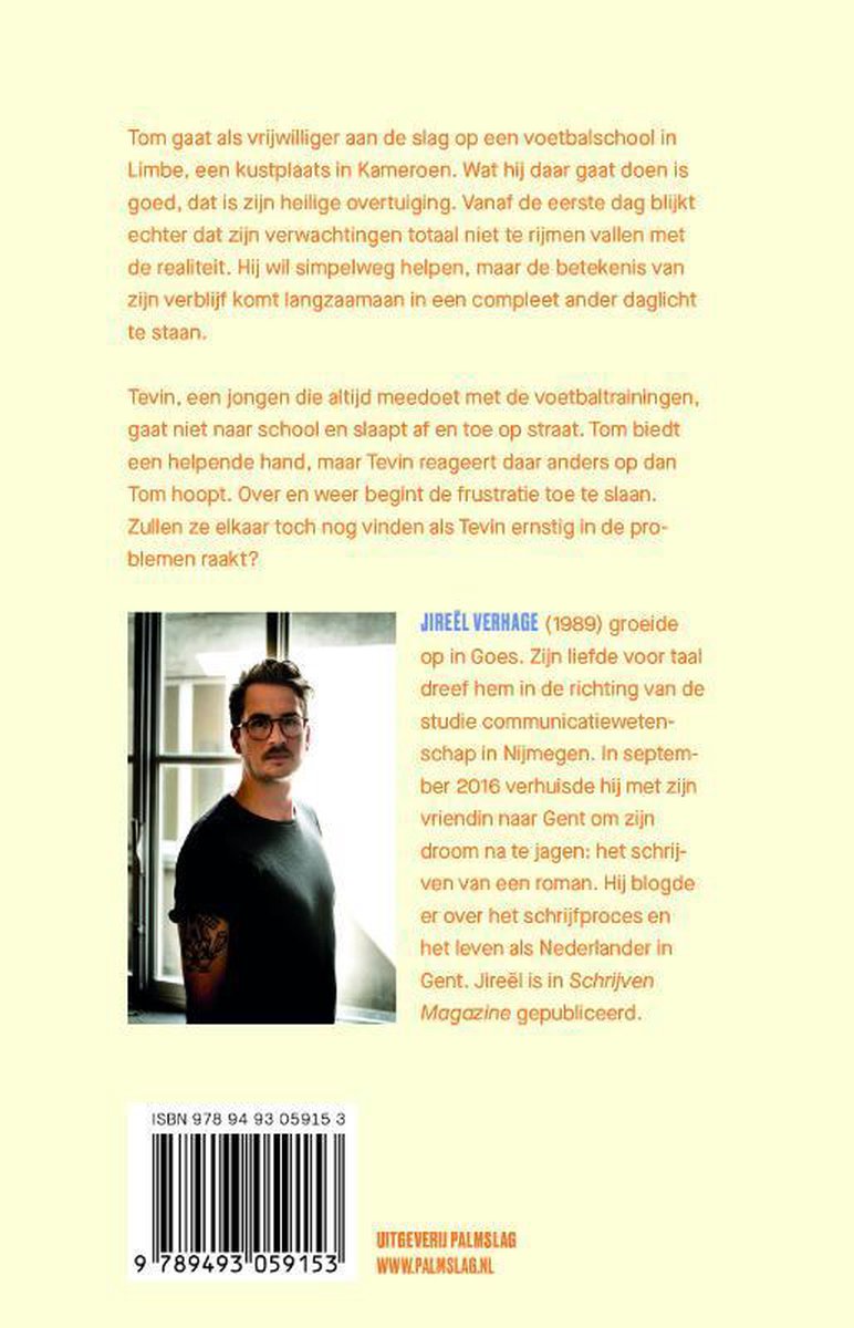 Achterkant boek met foto van Jireël Verhage. Tekst over het boek 'Was het gras maar groen'.