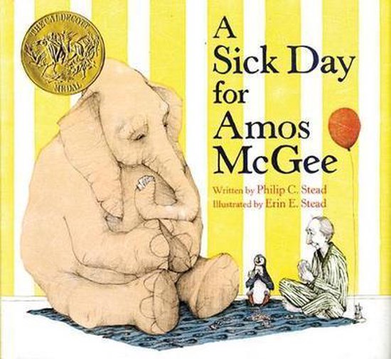 Een dikke, beige olifant zit op een matje voor een gele gestreepte muur. Een man in pyjama zit tegenover een pinguïn en een muis, met een ballon in de lucht. "A Sick Day for Amos McGee" staat in grote letters.