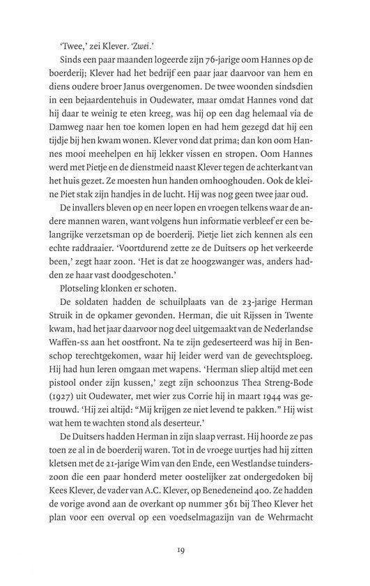 Pagina uit een boek met tekst over de Tweede Wereldoorlog.