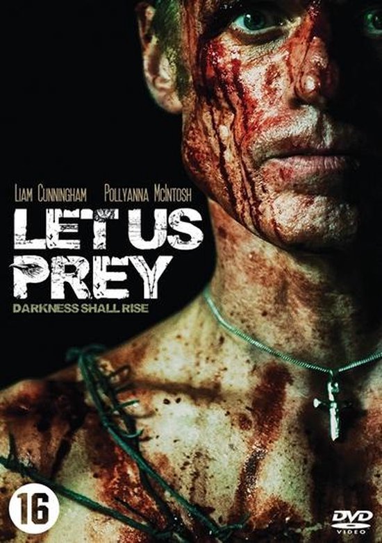 Man met bloed op zijn gezicht en nek, met prikkeldraad om zijn nek. Film titel: Let Us Prey.