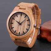 Houten horloge met lichtbruine leren band en zwarte wijzers