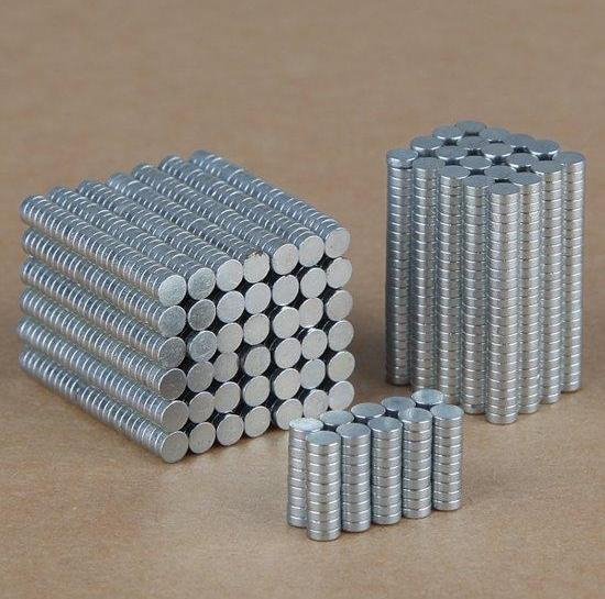 Hoeveelheid van Theoretisch vloeistof Super Sterke Mini Magneten | 50 stuks | Frigo Magneetjes | Neodymium | 3mm  x 1mm | bol.com