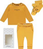 Noppies Cadeauset - Kledingset - 4delig - Broek Humpie - Shirt Hester - 2paar sokjes - Honey Yellow - Maat 74