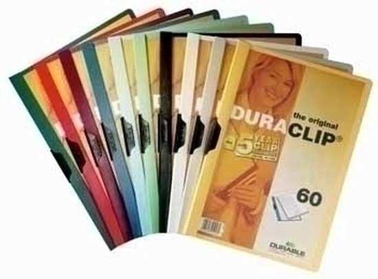 Éventail de chemises Durable Duraclip de nombreuses couleurs, avec une chemise jaune avec une femme au premier plan.