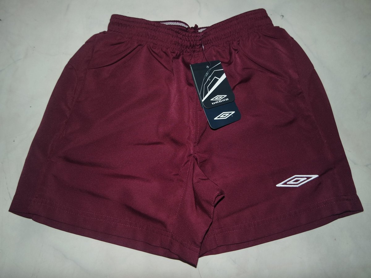 Umbro kinder short bordeaux rood 8/9 jaar maat 146