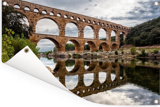 Reflet dans l'eau claire du Pont du Gard dans le sud de la France Poster de jardin 60x40 cm - petit - Toile de jardin / Toile d'extérieur / Peintures d'extérieur (décoration de jardin)