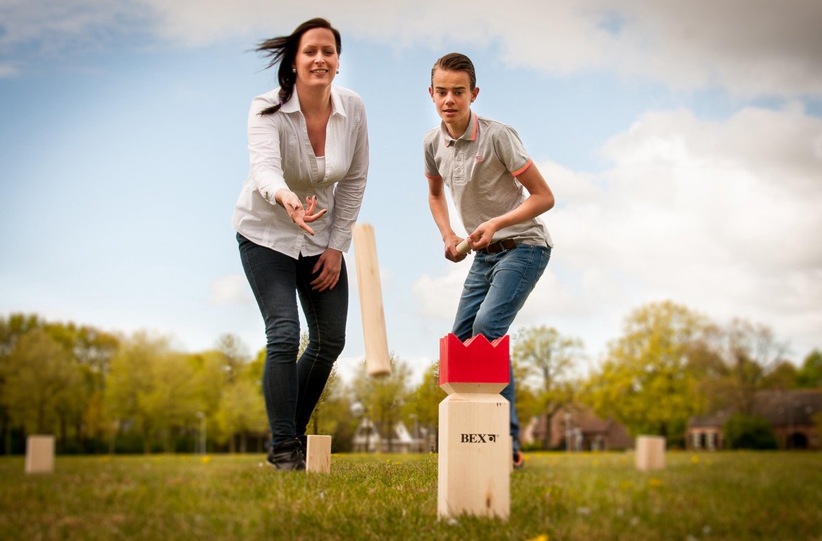 Bex Kubb Family – Zweeds Vikingschaak – Duurzaam Buitenspel – FSC Berkenhout – Koning Met Houtkleurige Kroon – Vanaf 8 Jaar – Inclusief Opbergnet Met Trekkoord — afbeelding 9