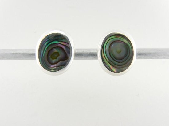 Fijne ovale zilveren oorstekers met abalone schelp
