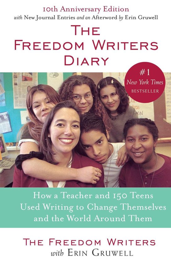 Boek cover The Freedom Writers Diary : How a Teacher and 150 Teens Used Writing to Change Themselves and the World Around Them van Erin Gruwell (Paperback)