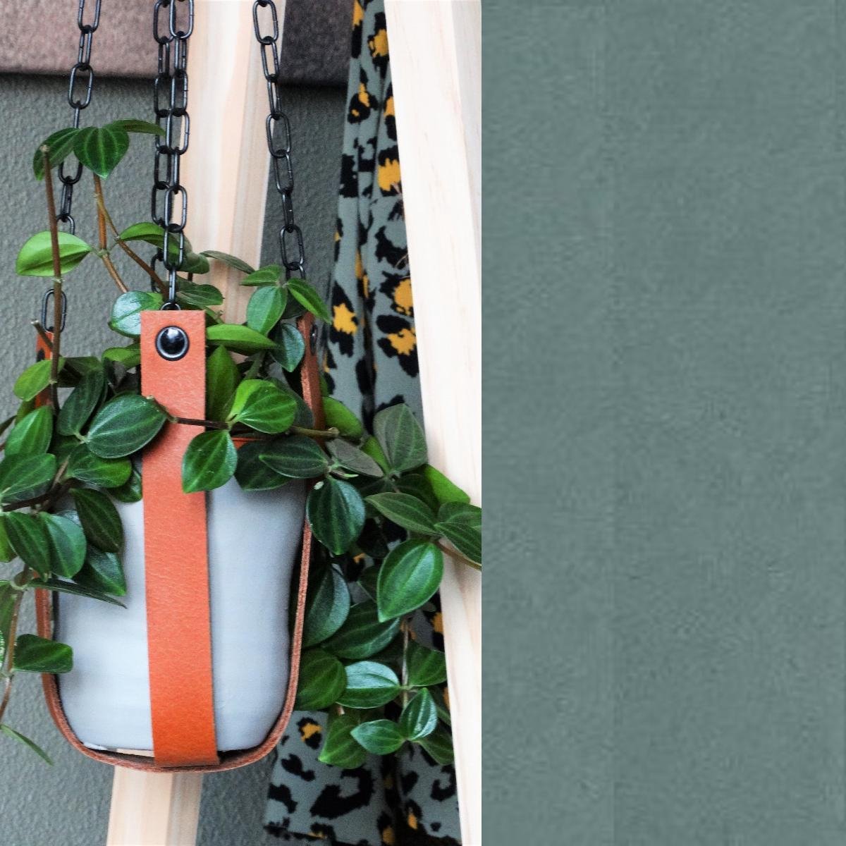 Leren plantenhanger | VAALGROEN (i.c.m. zwarte ketting)