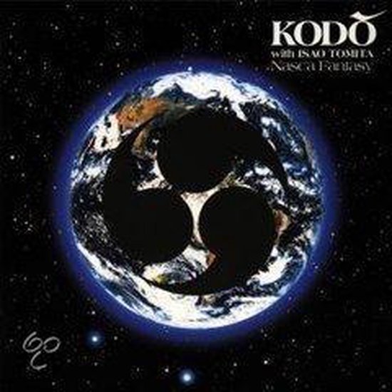 Albumhoes Nasca Fantasy door Kodo met Isao Tomita, toont de aarde vanuit de ruimte met een zwart mitsudomoe-symbool.