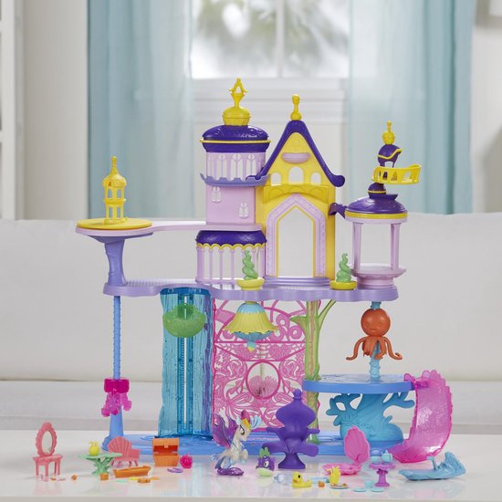 Groots paars, roze en geel My Little Pony speelkasteel met vele accessoires.