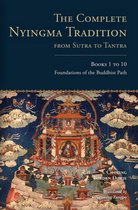 Boekomslag met titel 'The Complete Nyingma Tradition' en gedetailleerde Boeddhistische muurschildering.