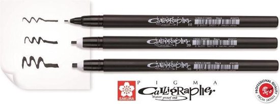 Drie zwarte Sakura Pigma Calligrapher pennen met penpunten van 1mm, 2mm en 3mm, naast inktstrepen.