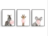 Poster Set 3 – Zebra Giraffe Koala met Roze Kauwgom – 40x30cm / A3 – Babykamer Muurdecoratie / Babyshower Cadeau