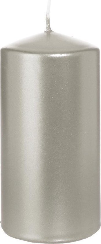 1x Zilveren cilinderkaars/stompkaars 6 x 12 cm 40 branduren - Geurloze zilverkleurige kaarsen - Woondecoraties