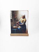 Deco bordje, inclusief houten standaard – Het Melkmeisje - Johannes Vermeer – 14 x 9 cm