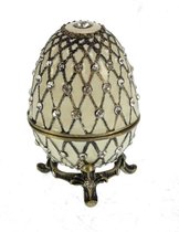 Ei op voet - Fabergé stijl ei - crème ei met strass en antiek bronskleurig metaal