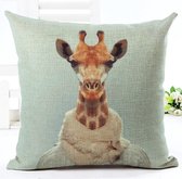 Kussenhoes grappige Giraf in trui en sjaal. Kussensloop grappig dier. Sier kussenhoes 45x45