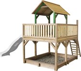 AXI Atka Speeltoestel in Bruin/Groen - Speeltoren met Verdieping, Zandbak en Witte Glijbaan - FSC hout - Speelhuisje op palen met veranda voor kinderen - Speeltoestel voor de tuin / buiten