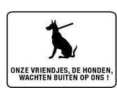 Onze vriendjes, de honden, wachten buiten sticker 200 x 140 mm