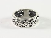 Opengewerkte zilveren ring met bloemenmotief - maat 17.5