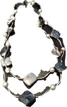 Petra's Sieradenwereld - Ketting laagjes grijs schelp