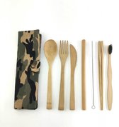 Legerprint - Luxe bamboe bestek set- 9 -delig - Met Tandeborstel - Milieuvriendelijk - Army Green - 1 persoons - Servies - Camouflage - Herbruikbaar ♻