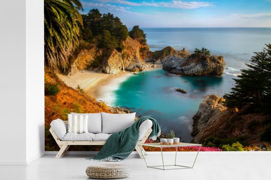 Behang - Fotobehang McWay waterval bij Big Sur in Amerika - Breedte 360 cm x hoogte 240 cm