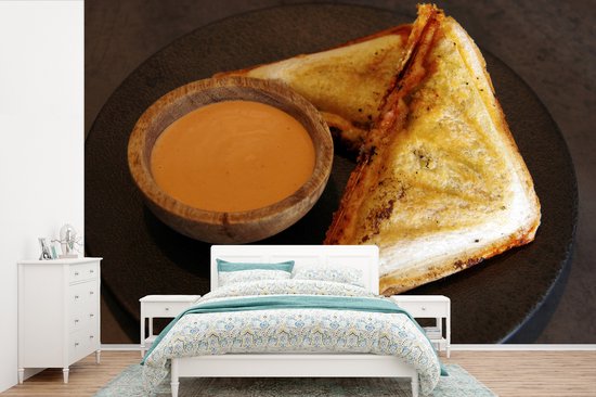 Toasti avec du jambon et du fromage et un fond d' fotobehang sauce épicée