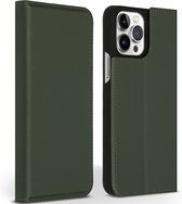 Accezz Hoesje Geschikt voor iPhone 13 Pro Max Hoesje Met Pasjeshouder - Accezz Premium Leather Slim Bookcase - Groen