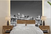 Behang - Fotobehang New York - Brug - Brooklyn - Zwart wit - Architectuur - Breedte 240 cm x hoogte 240 cm