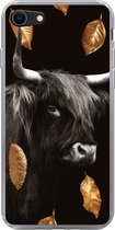 Geschikt voor iPhone 8 hoesje - Schotse hooglander - Bladeren - Goud - Zwart - Siliconen Telefoonhoesje