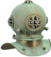 Duikershelm messing A BRASS AND COPPER DIVING HELMET - CORRODED FINISH Hoogte: 20,5 Breedte: 20,6 Lengte: 17,2