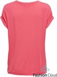 Achterkant van een roze dames T-shirt met korte omgeslagen mouwen en boothals.