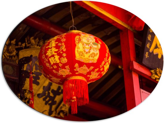 Dibond Ovaal - Rood/Gele Chinese Lampion hangend - 68x51 cm Foto op Ovaal (Met Ophangsysteem)