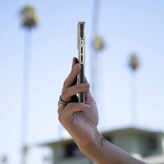 GEAR4 Santa Cruz Snap coque de protection pour téléphones portables 15,5 cm (6.1") Housse Noir, Transparent