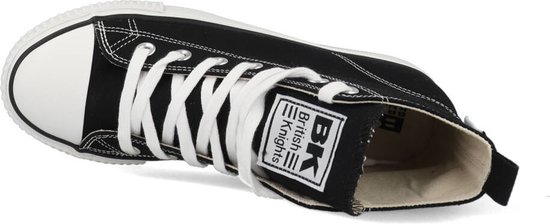 Zwarte hoge sneaker met witte veters en logo 'BK British Knights' op de zijkant.