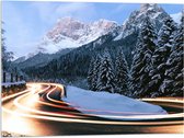 WallClassics - Acrylglas - Racende Lichten in de Bergen - 80x60 cm Foto op Acrylglas (Wanddecoratie op Acrylaat)